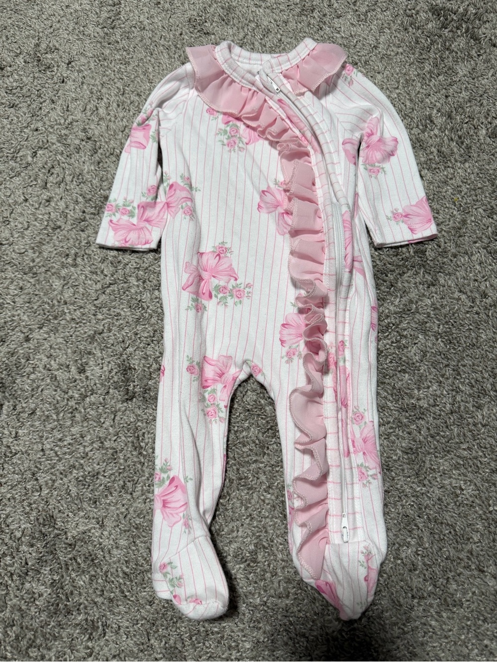 ☀️3/$10 BUNDLE!!☀️ Baby Essentials Pink and White Floral Ruffle Footed One-Piece